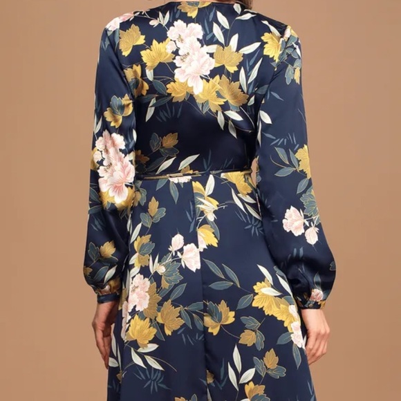 Lulu’s wrap dress size medium - Picture 4 of 4